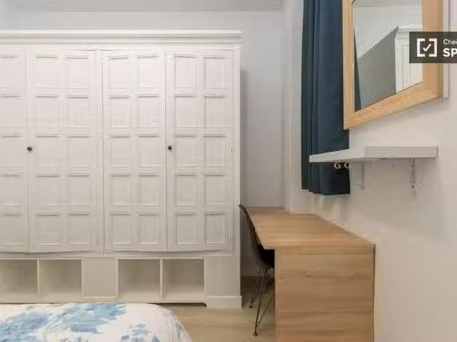 ¡Oferta! Habitación compartida de 5 habitaciones en alquiler e.