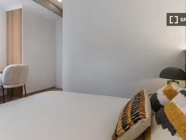 Bonito Habitación compartida en piso de 6 habitaciones, San An.