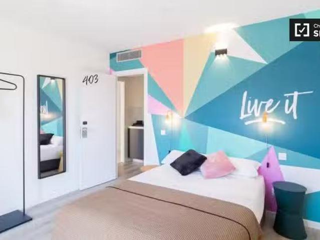 ¡Renta! Habitación con terraza al lado de Metro Liceu