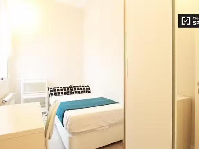 Nuevo Habitación decorada en un apartamento de 7 dormitorios e.