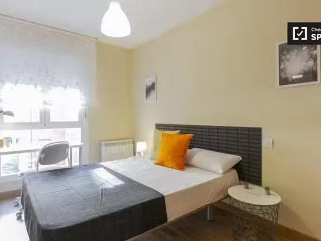 ¡Oferta! Habitación en apartamento de 5 dormitorios en Puerta.