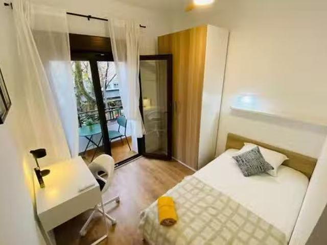 Bonito Habitación en Av. de la Albufera, 75