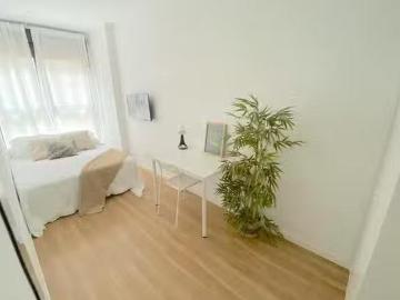 Acogedor Habitación en Avenida de Miraflores, Cruz Roja Capuch.
