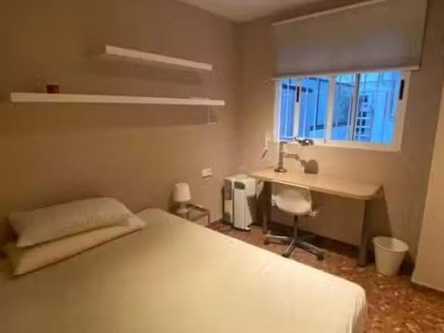 Bonito Habitación en Avinguda de Giorgeta
