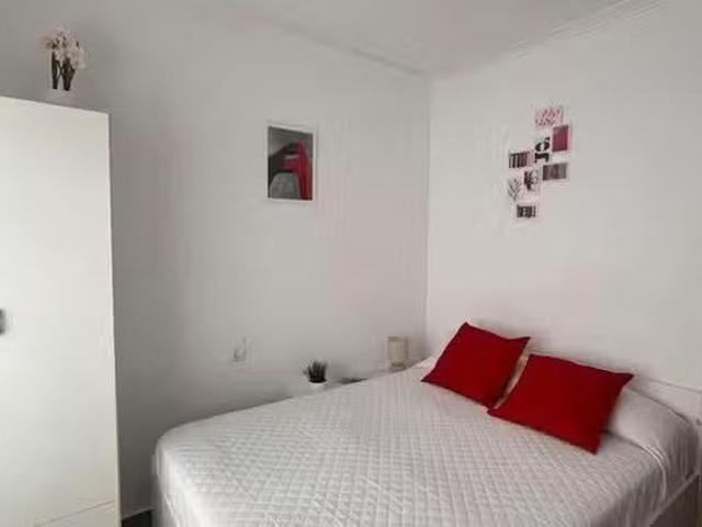 ¡Oferta! Habitación en Avinguda del Primer de Maig, Jesús