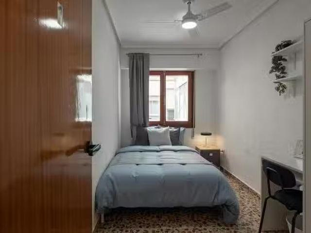 Bonito Habitación en Avinguda Novelda, Los Ángeles