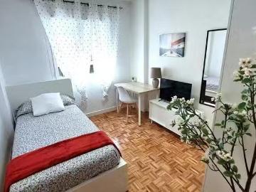 Bonito Habitación en Calle Valdemorillo