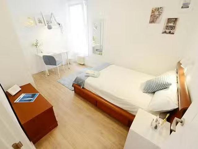 Encantador Habitación en Calle Calixto Díez, Ametzola