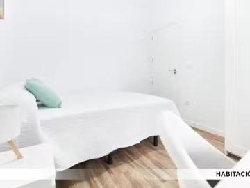Nuevo Habitación en Calle Cardenal Rodrigo de Castro, Ciudad J.