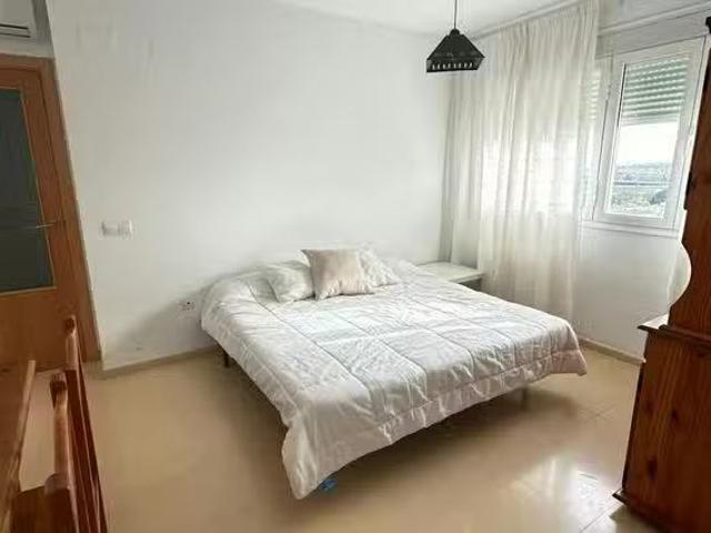 Bonito Habitación en Calle César Vallejo, Pelirón/Hacienda del.