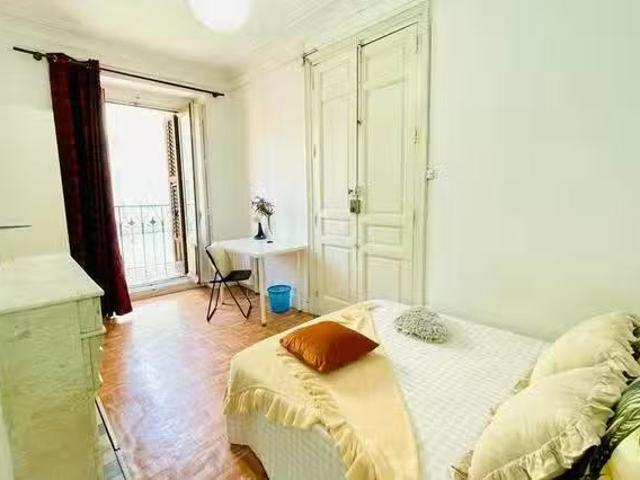 Encantador Habitación en Calle de Toledo, Palacio