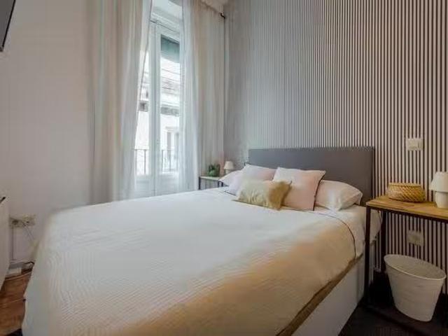 Único Habitación en Calle de Abades, Embajadores
