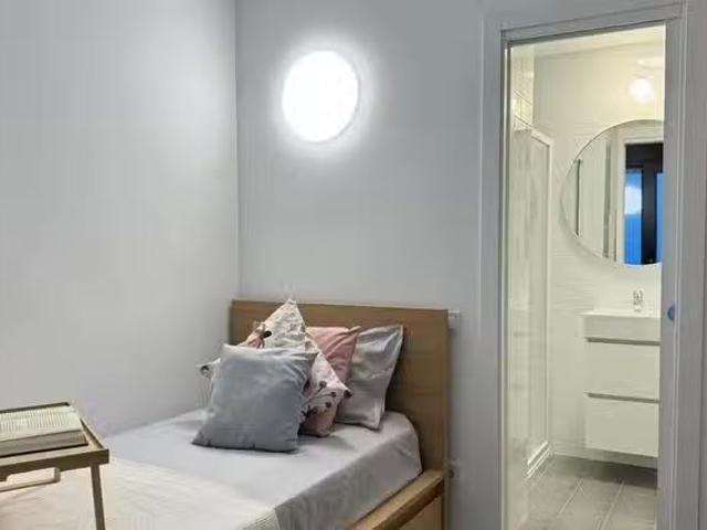 ¡Oferta! Habitación en Calle de Albasanz