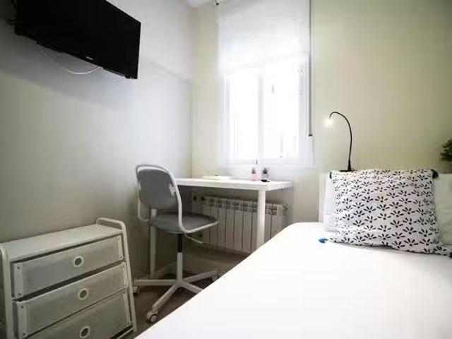 Único Habitación en Calle de Andrés Borrego, Universidad