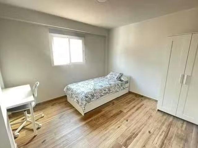 Único Habitación en Calle de Antonio Sangenis, Delicias