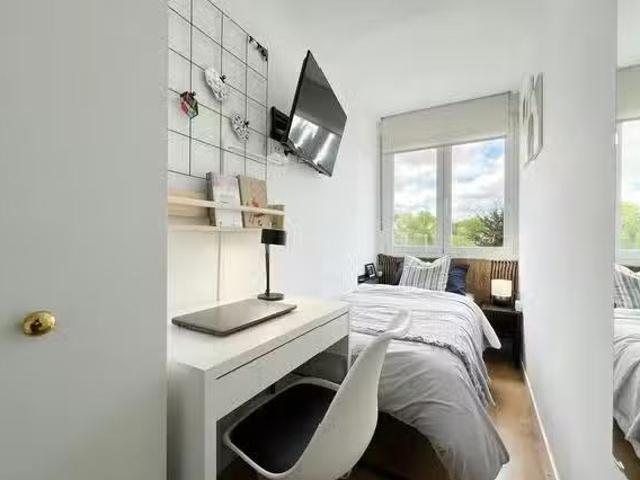 Único Habitación en Calle de Ayllón, Campamento
