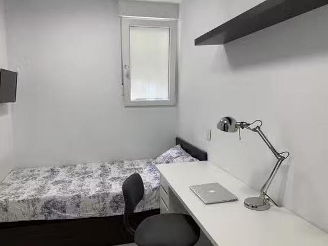 ¡En alquiler! Habitación en Calle de Benito Gutiérrez
