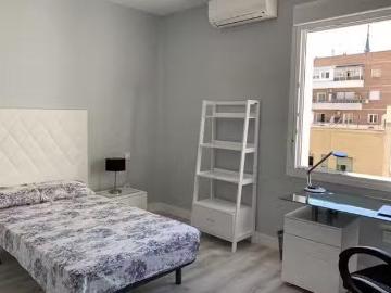 ¡Renta! Habitación en Calle de Fernández de los Ríos