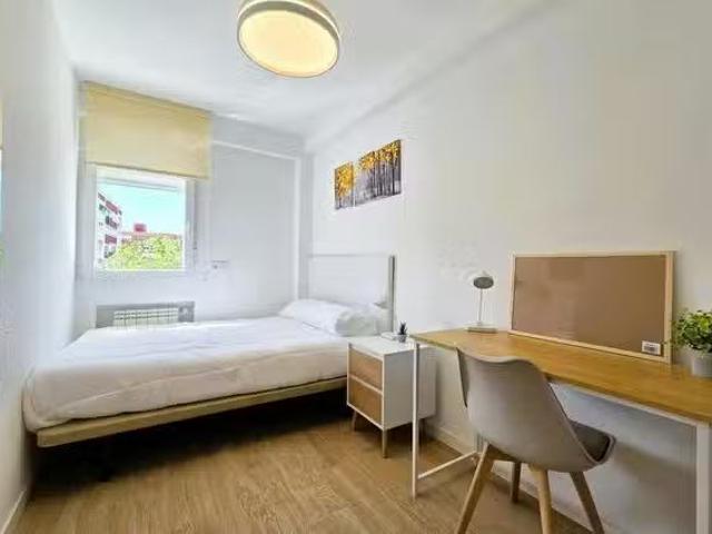 ¡Oferta! Habitación en Calle de Italia