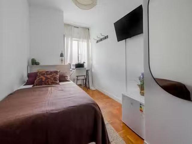 ¡En alquiler! Habitación en Calle de la Virgen de Aránzazu, Va.