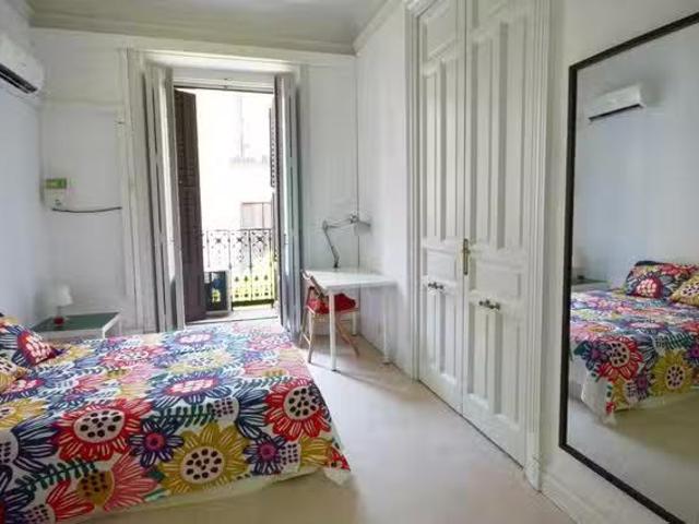 Encantador Habitación en Calle de las Fuentes, Sol