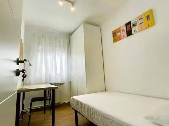 Encantador Habitación en Calle de Mercurio