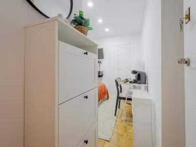Único Habitación en Calle de Orense, Cuatro Caminos