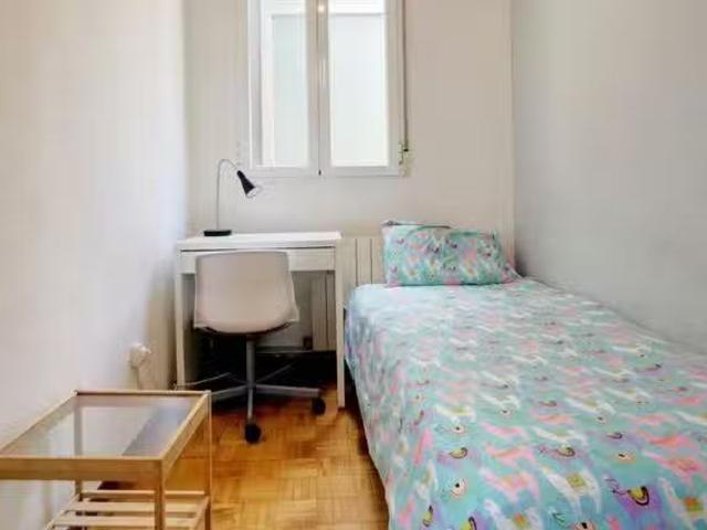 ¡Recién llegado! Habitación en Calle de Santa Isabel, Embajado.