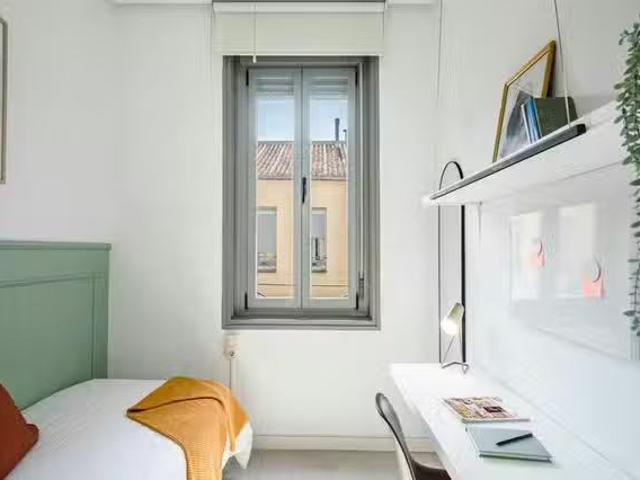 ¡Recién llegado! Habitación en Calle de San Lorenzo, Centro