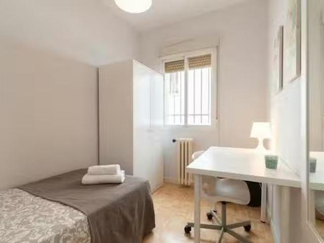 Bonito Habitación en Calle del Conde de Vilches, Guindalera