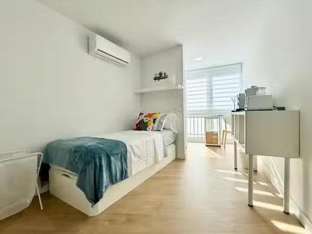 Encantador Habitación en Calle del Corazón de María, Chamartín