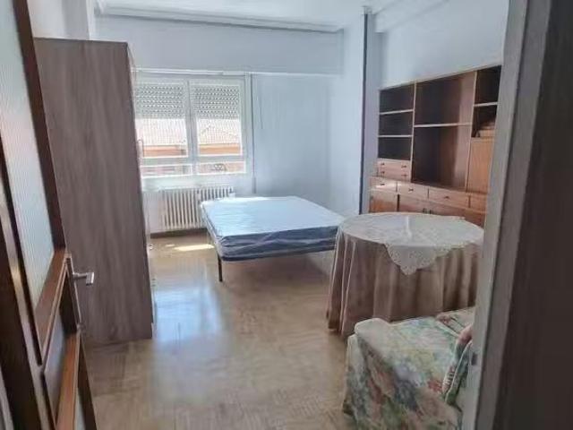 Bonito Habitación en Calle Doctor Camilo Calleja, Campo Grande