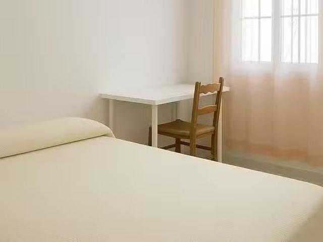 Bonito Habitación en Calle Doctor Delgado Roig, San José Obrero