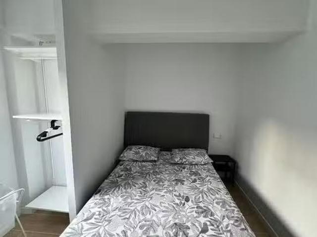 Acogedor Habitación en Calle Jaime Segarra, Carolinas Altas