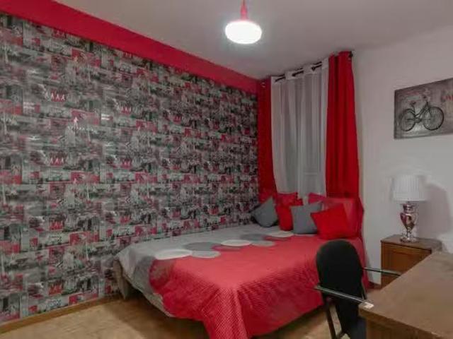 ¡Renta! Habitación en Calle Manuel Azaña, Junta Municipal 1