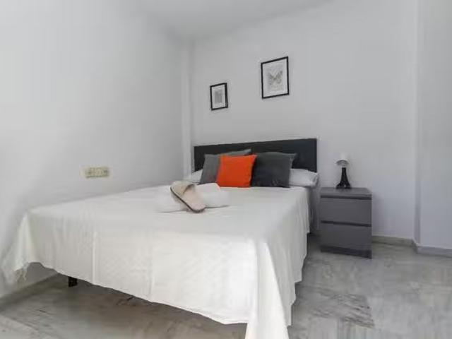 Acogedor Habitación en Calle Martínez de la Rosa, Suárez