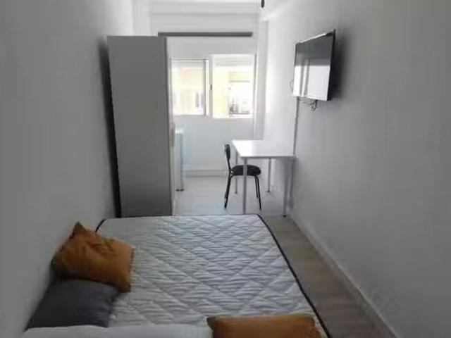 Único Habitación en Calle Marcelino Castillo, Latina