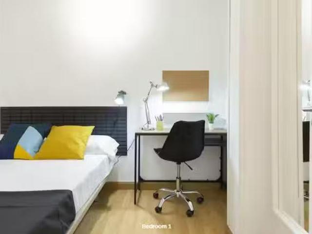 Bonito Habitación en Calle Núñez Morgado, Castilla
