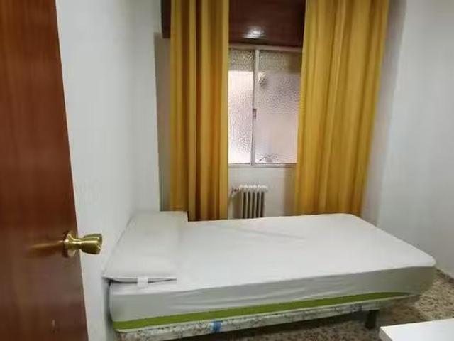 Acogedor Habitación en Calle Pedro Antonio de Alarcón, Camino.