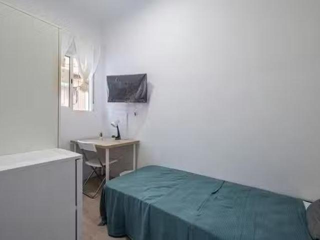 ¡En alquiler! Habitación en Calle Santa Áurea, Latina