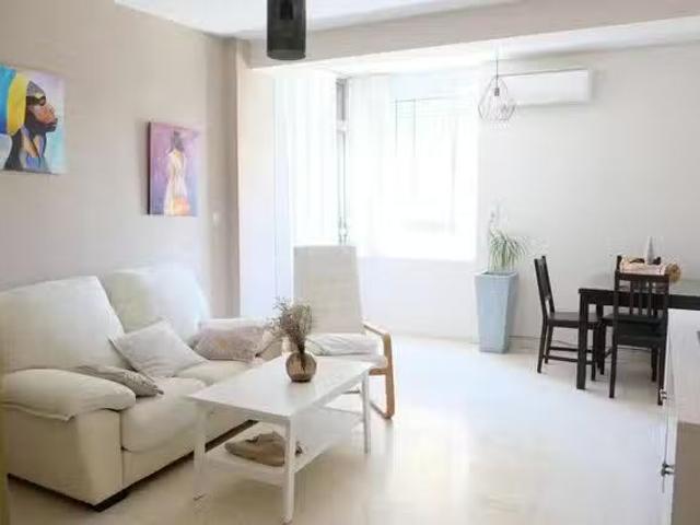 Bonito Habitación en Calle San Vicente de Paúl, Barrio León