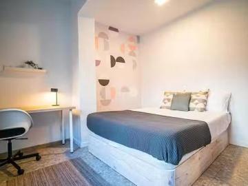 ¡Recién llegado! Habitación en Carrer d'Occident