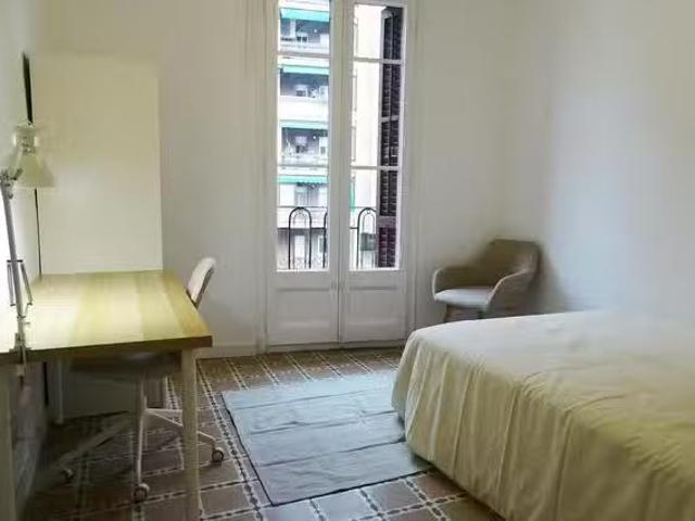 Único Habitación en Carrer d'Aragó, El Camp de l'Arpa del Clot