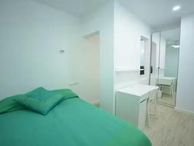¡Recién llegado! Habitación en Carrer de Bonsoms, Sants Badal