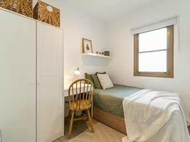 ¡Renta! Habitación en Carrer de Josep Estivill, Sant Andreu