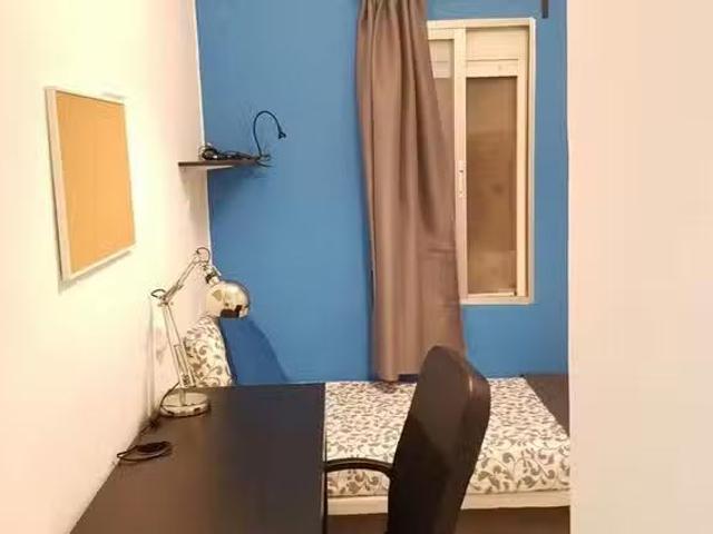 ¡Oferta! Habitación en Carrer de Mallorca, El Camp de l'Arpa d.