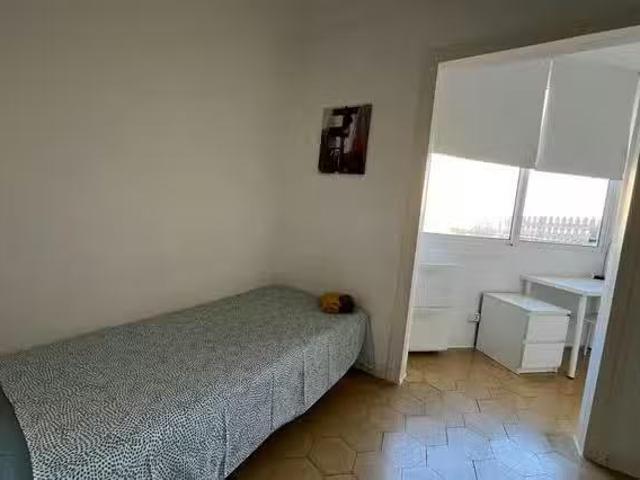 Encantador Habitación en Carrer de Muntaner, L'Antiga Esquerra.