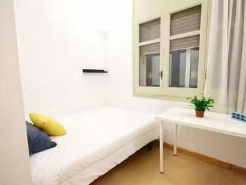 Barato Habitación en Carrer de Muntaner, Sant Gervasi la Bonan.