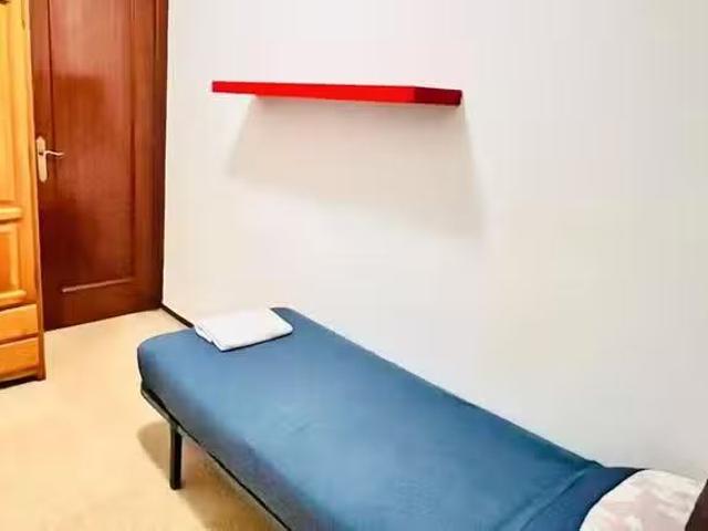¡Renta! Habitación en Carrer de Nàpols, El Parc i la Llacuna d.