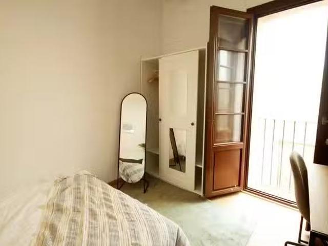 Acogedor Habitación en Carrer de Santa Madrona